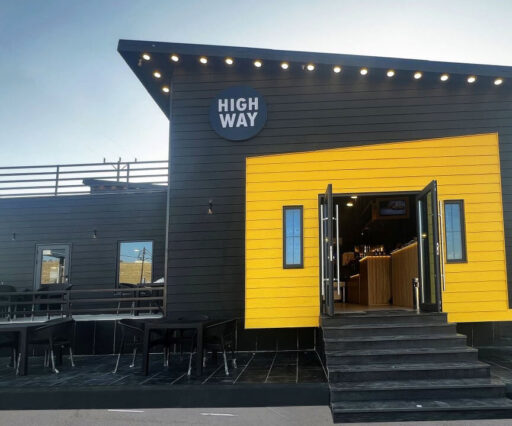 مطعم على طريق اربد عمان بمساحة ١٦١م مربع